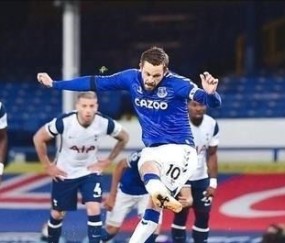 九游电脑版安装包-包含埃因霍温发布备战花絮，赛前主帅复盘，欧联任务艰巨，训练强度明显提升的词条