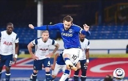 九游电脑版安装包-包含埃因霍温发布备战花絮，赛前主帅复盘，欧联任务艰巨，训练强度明显提升的词条