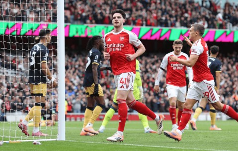 九游电脑版下载-窗口期英超焦点战；法兰克福造点机会；媒体盛赞；更衣室氛围转暖的简单介绍