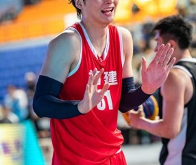 九游电脑版下载-门兴格拉德巴赫训练开放日，转会期主帅复盘引欢呼，NBA季后赛在即，纪律约束更严格的简单介绍