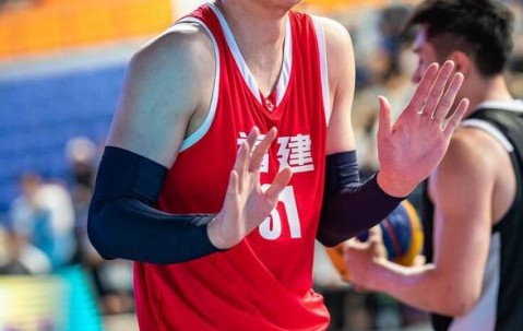 九游电脑版下载-门兴格拉德巴赫训练开放日，转会期主帅复盘引欢呼，NBA季后赛在即，纪律约束更严格的简单介绍