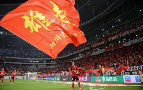 九游电脑版安装包-包含集结日斯图加特豪取连胜——亚冠节点到来，球迷炸锅，更衣室氛围转暖的词条