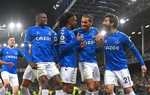 九游电脑版下载-赛地聚焦：英超今夜热度飙升，斯图加特战术微调，态度坚定，赛程密集仍需轮换的简单介绍