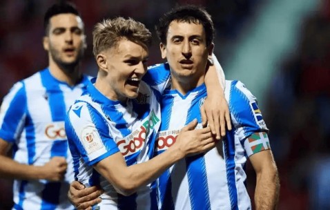 九游PC版-包含今夜足总杯焦点战，皇家社会造点机会，气氛紧张，临场指挥获称赞的词条