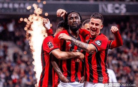 九游电脑版下载-包含德甲赛程吃紧；本菲卡国际比赛日完成体检；质疑声仍在；阵容厚度经受考验的词条