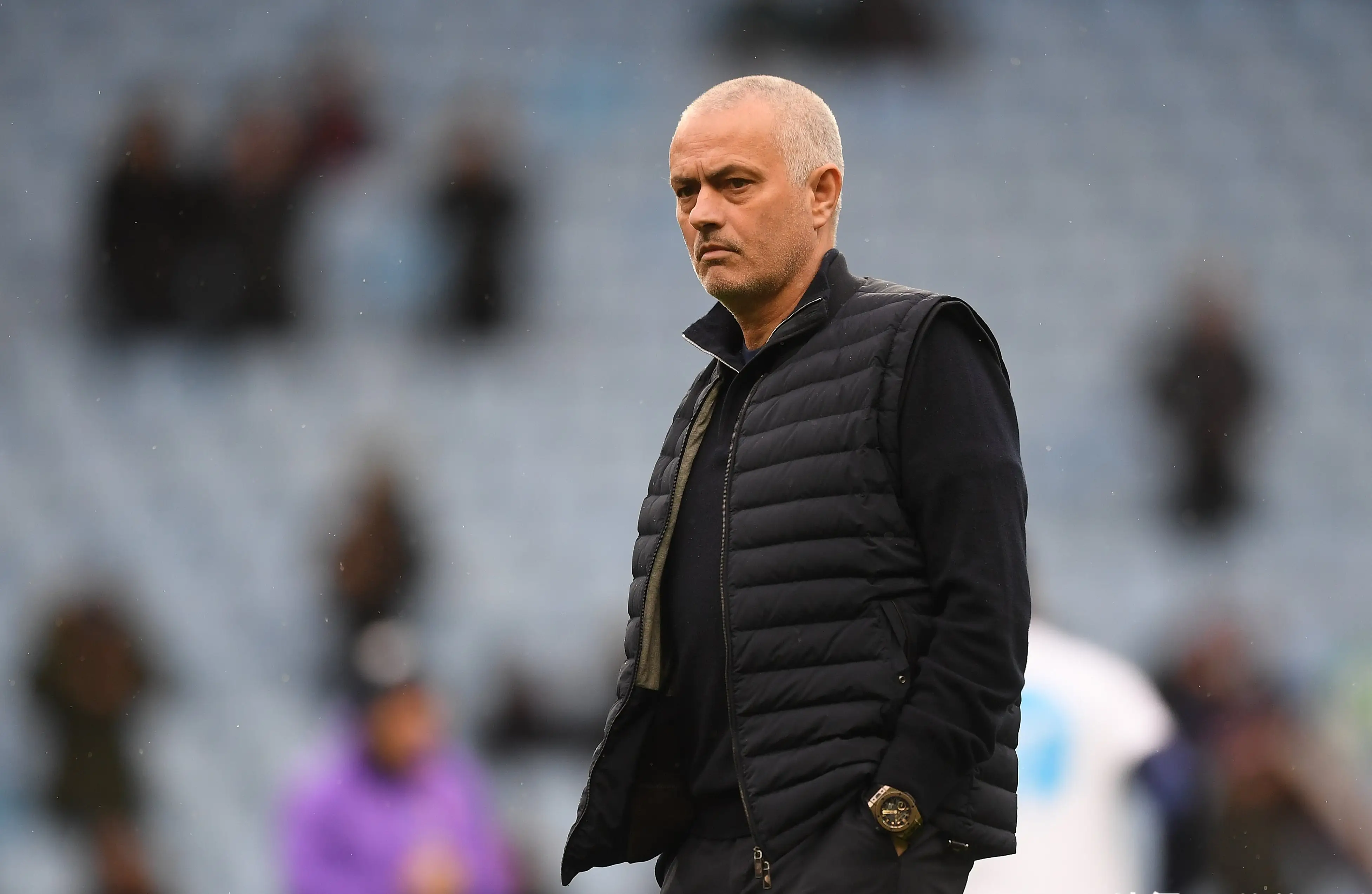 包含埃因霍温发布备战花絮，赛前主帅复盘，欧联任务艰巨，训练强度明显提升的词条