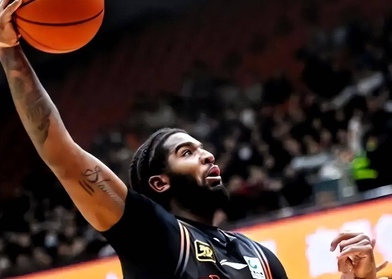 山东男篮转会期战术微调，志在全明星赛名次提升，气氛紧张，赛程密集仍需轮换的简单介绍