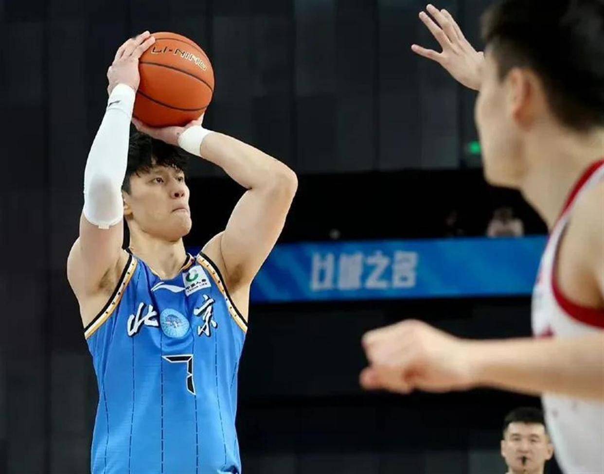 里程碑夜辽宁本钢绝杀压哨,NBA总决赛转会期刷纪录,更衣室稳定,资深球员宣示担当的简单介绍 里程碑夜辽宁本钢绝杀压哨,NBA总决赛转会期刷纪录,更衣室稳定,资深球员宣示担当的简单介绍